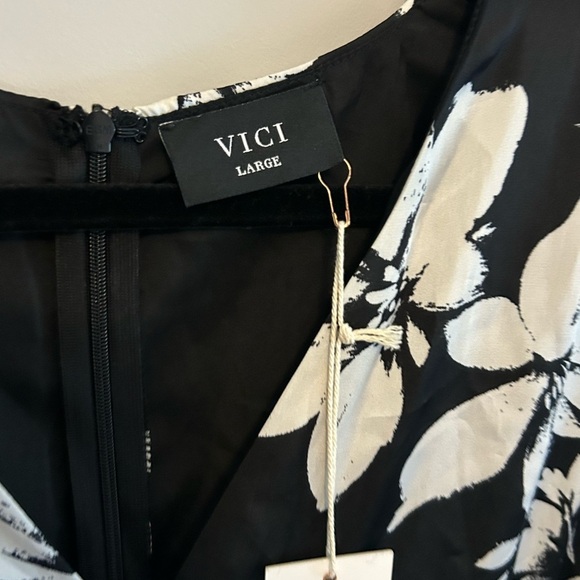 NWT VICI black and white floral long sleeve mini fringe wrap Dress - Picture 2 of 7